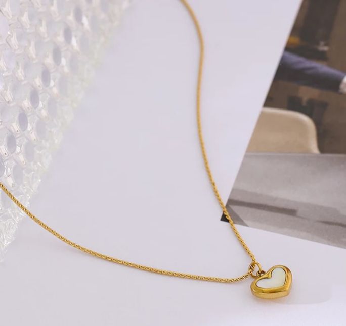 Mini heart necklace